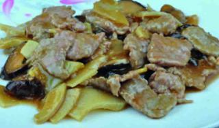 Vitello con bambu e funghi