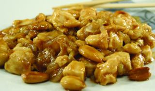 Pollo con mandorle